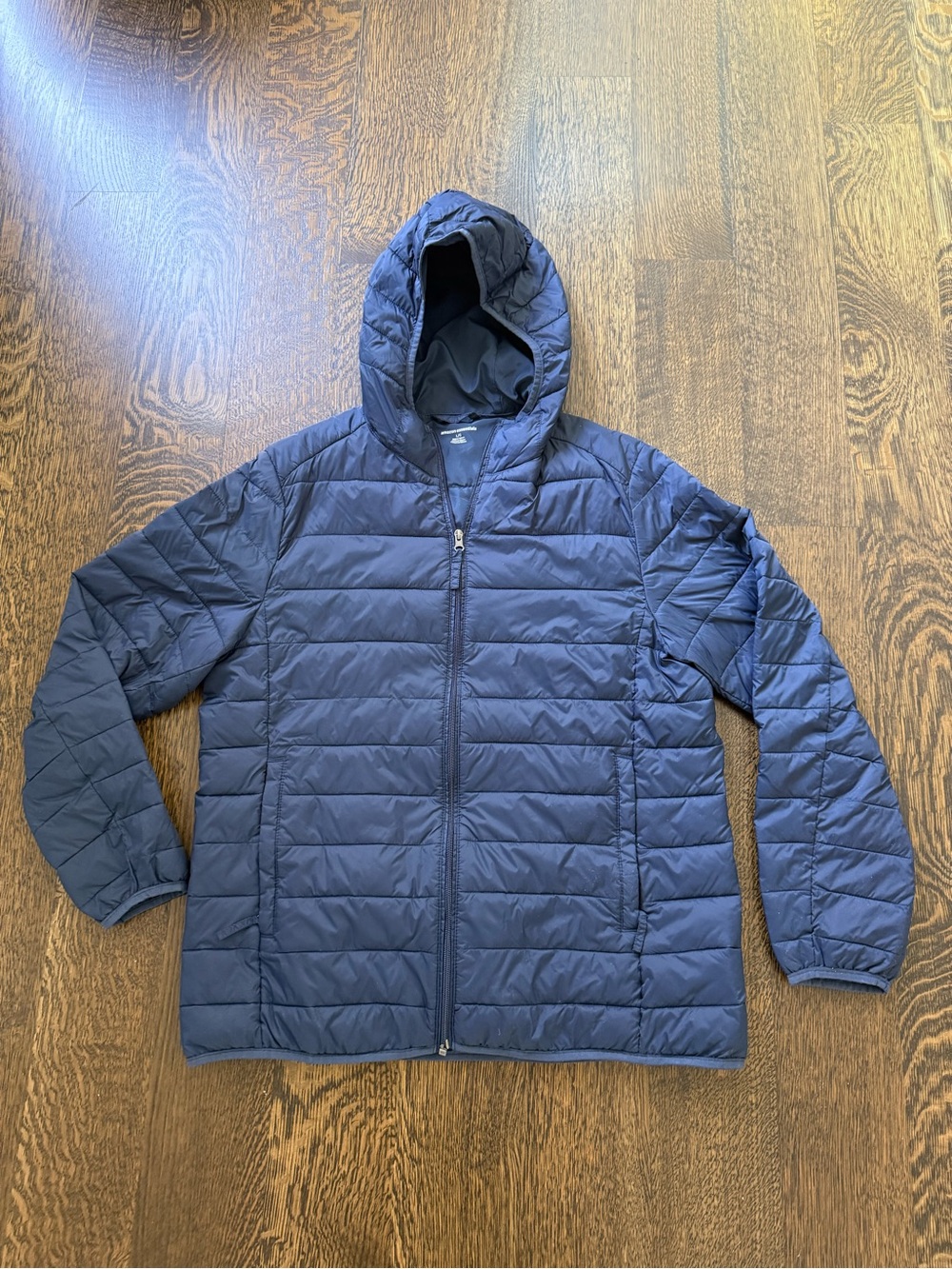 Amazon Essentials Men’s Navy Hooded Puffer Jacket Size Large
